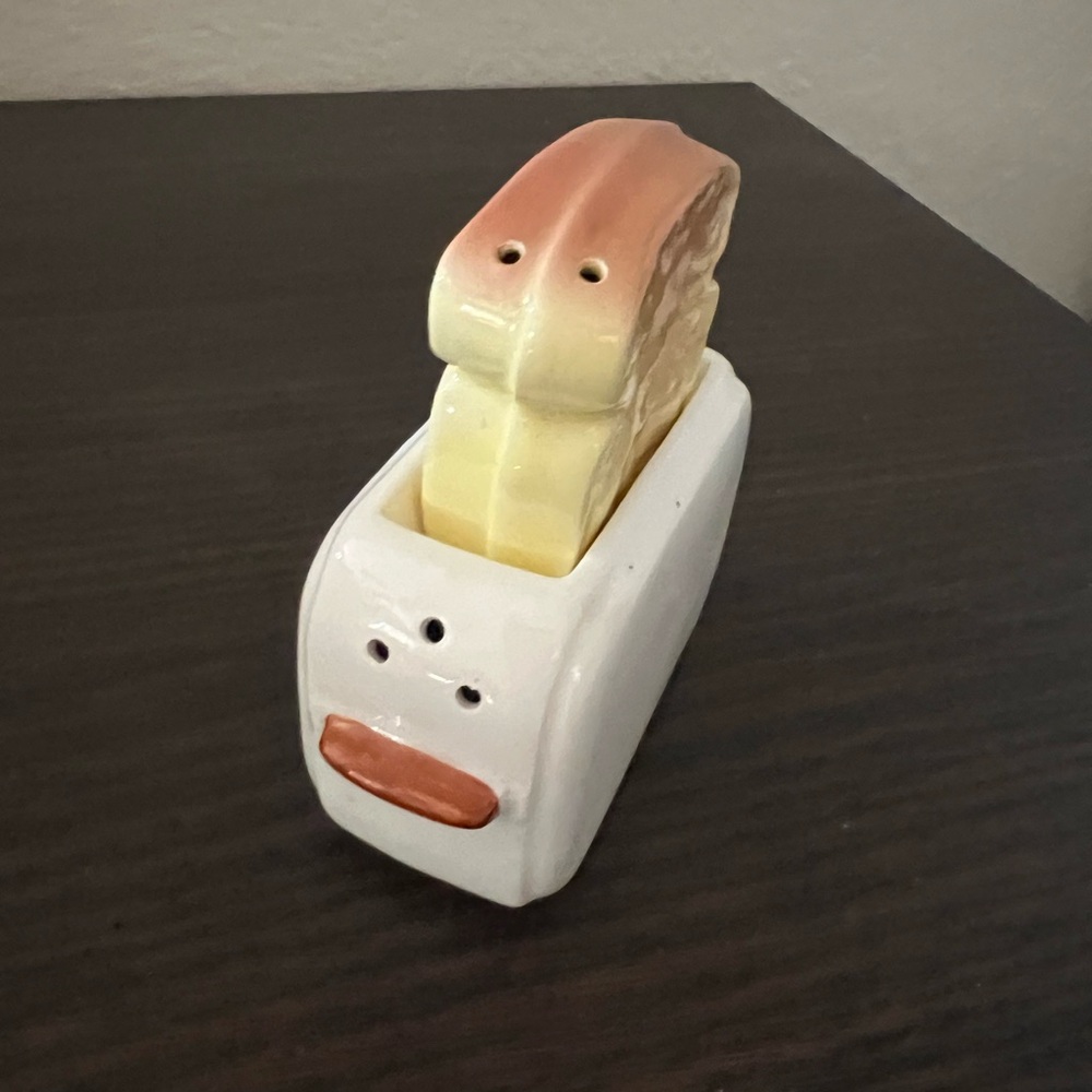 Ceramic Toaster Salt and Pepper Shaker Set